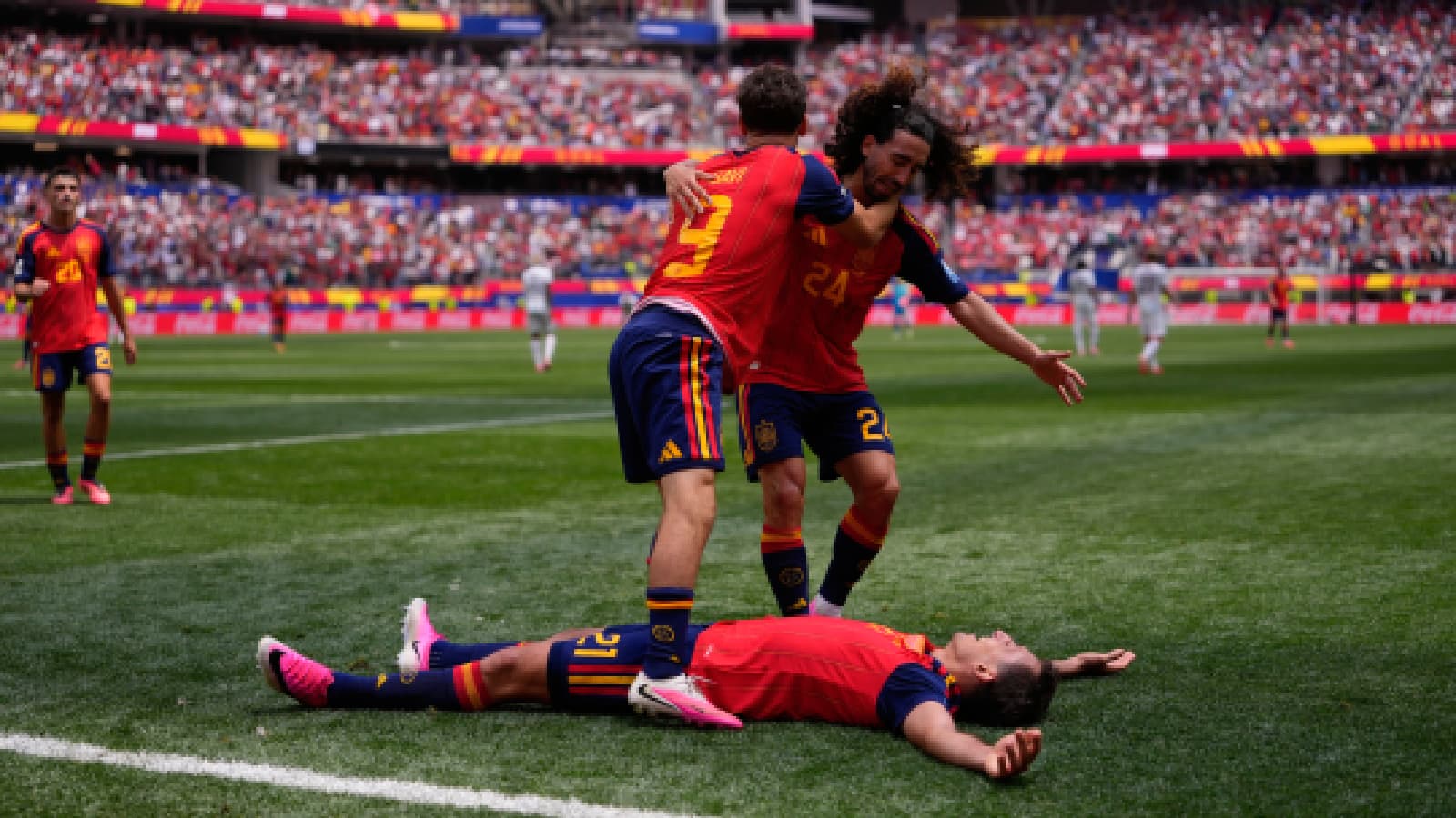 Oyarzabal Brace Powers Spain into World Cup Last-16