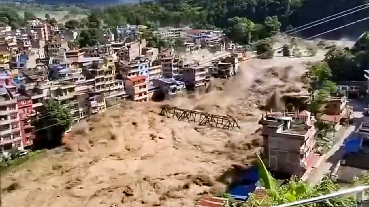 नेपाल आपदा में फंसे तमिलों के लिए सीएम विजय की बैठक